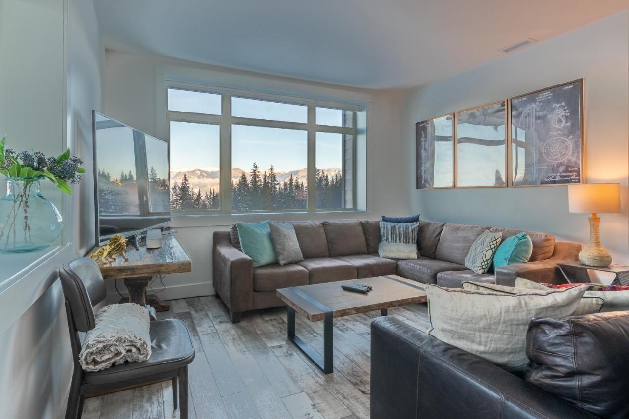 Fully Renovated Ski-In/Out Loft With Private Hot Tub! Golden Exterior foto