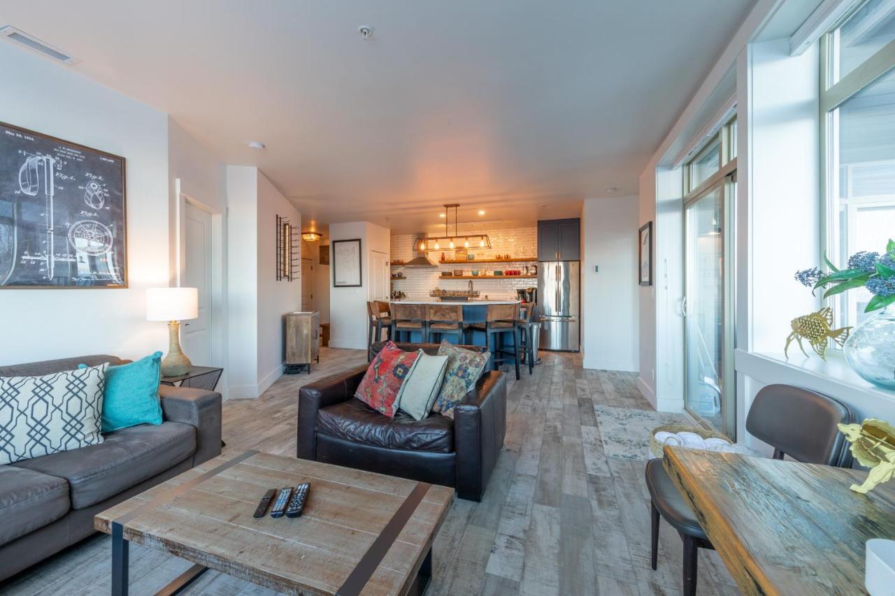 Fully Renovated Ski-In/Out Loft With Private Hot Tub! Golden Exterior foto